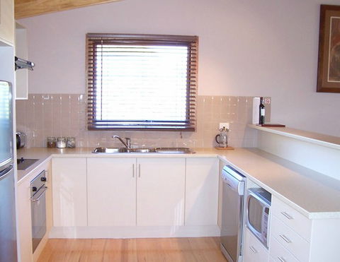 McLaren Ridge 3 - McLaren Ridge Log Cabins - Accommodation QLD 2
