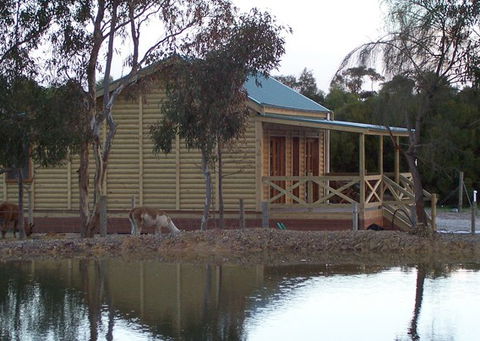 McLaren Ridge 3 - McLaren Ridge Log Cabins - Accommodation QLD 7
