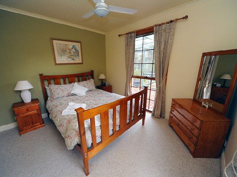 St Helens Cottages- Coach House - Accommodation QLD 4