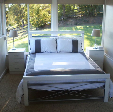 Riverfront Holiday House - Accommodation QLD 4