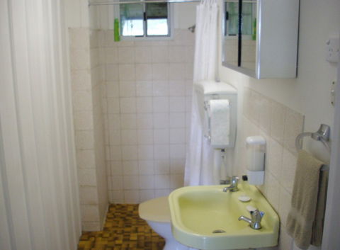 Riverfront Holiday House - Accommodation QLD 8