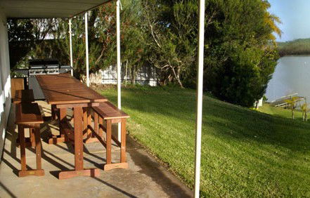 Riverfront Holiday House - Accommodation QLD 10