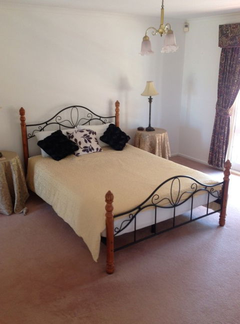 Lakeside Getaway - Accommodation QLD 8