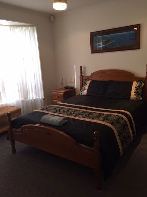 Lakeside Getaway - Accommodation QLD 11