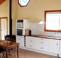 The Old Oak Bed and Breakfast - The Shearing Quarters - Accommodation QLD