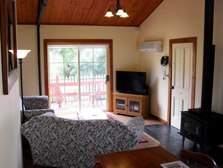The Old Oak Bed And Breakfast - The Shearing Quarters - Accommodation QLD 2