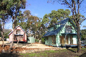 Four Seasons Holiday Cottages - Accommodation QLD 0