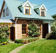 Conmel Cottage - Accommodation QLD
