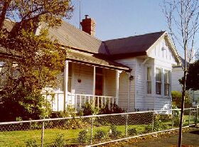 Majestic View (Emily Cottage) - Accommodation QLD 0