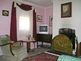 Hollyhock Cottage - Accommodation QLD 0
