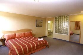 Lighthouse Hotel - Accommodation QLD 0