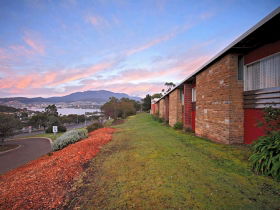 Montagu Bay TAS Accommodation QLD