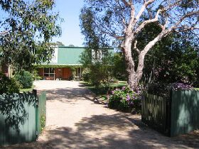 Pelican Bay Bed And Breakfast - Accommodation QLD 0