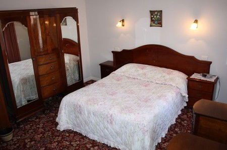 Mayfair Motel On Cavell - Accommodation QLD 1