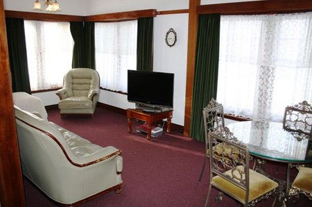 Mayfair Motel On Cavell - Accommodation QLD 3