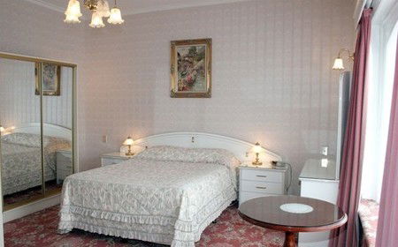 Mayfair Motel On Cavell - Accommodation QLD 4