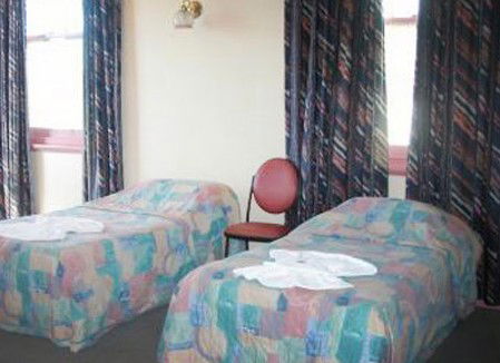 Formby Hotel - Accommodation QLD 1
