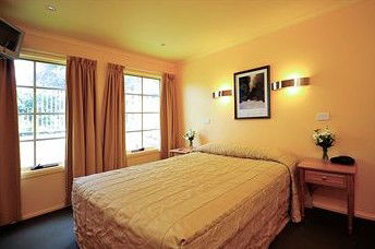 Country Club Villas - Accommodation QLD 0