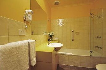 Country Club Villas - Accommodation QLD 2