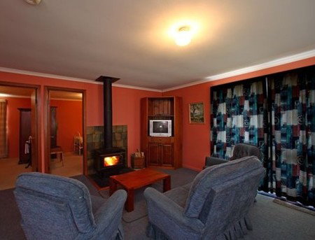 Pol And Pen Holiday Cottages - Accommodation QLD 3