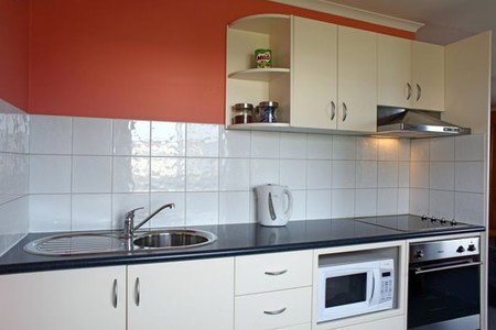 Pol And Pen Holiday Cottages - Accommodation QLD 4