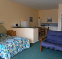 Penguin Holiday Apartments - Accommodation QLD