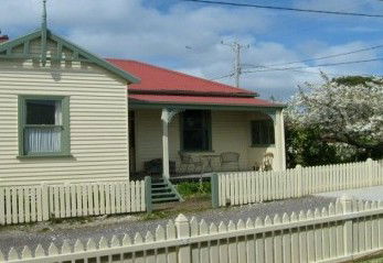 McIntosh Cottages - Accommodation QLD 2