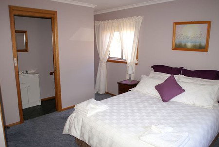 Three Hut Point Waterfront Accommodation - Accommodation QLD 1