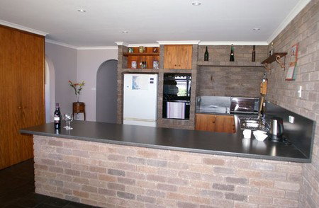 Three Hut Point Waterfront Accommodation - Accommodation QLD 2