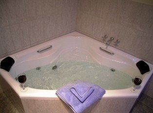 Queechy Cottages - Accommodation QLD 5