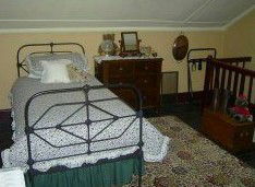 Lythgos Row Of Romantic Cottages - Accommodation QLD 4
