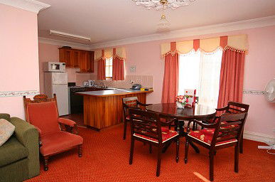 Hatchers Richmond Manor - Accommodation QLD 5