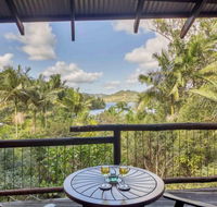 Secrets on the Lake - Accommodation QLD