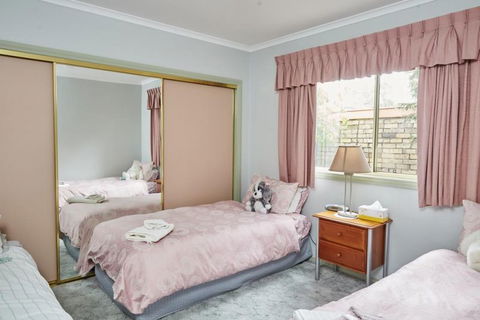 Bristol House Accommodation - Accommodation QLD 2