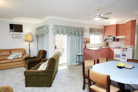 Bristol House Accommodation - Accommodation QLD 4