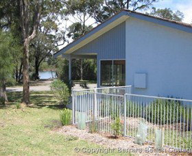 Berrara Beach Cottage - Accommodation QLD 0