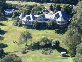The Spotted Chook Ferme Auberge And Amelies Petite Maison - Accommodation QLD 0