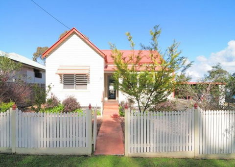 Diamond Cottages - Accommodation QLD 0