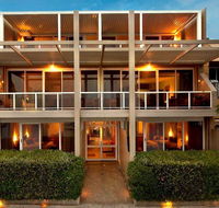 Bay Breeze Boutique Accommodation - Accommodation QLD