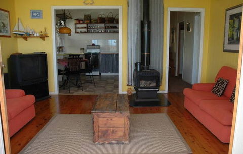 A Lake House At Burrill Lake - Accommodation QLD 1