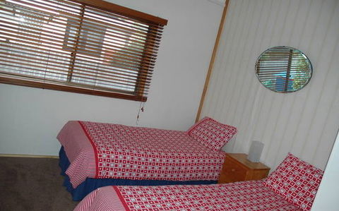 A Lake House At Burrill Lake - Accommodation QLD 2