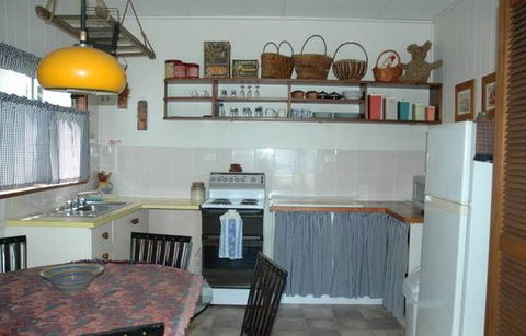 A Lake House At Burrill Lake - Accommodation QLD 4