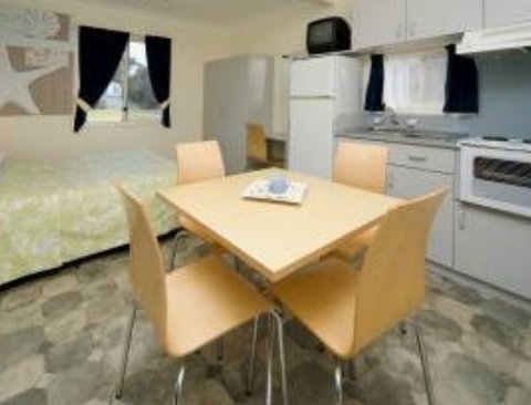 Burrill Lake Tourist Park - Accommodation QLD 0