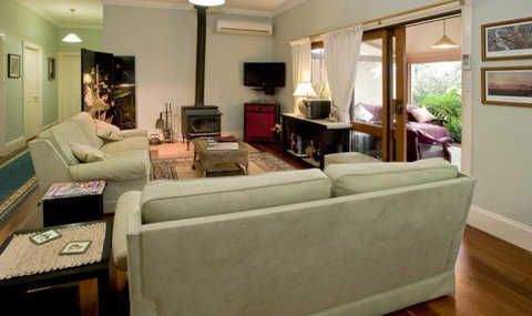 Acacia House Bed And Breakfast - Accommodation QLD 2