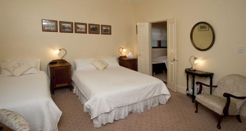 Acacia House Bed And Breakfast - Accommodation QLD 4