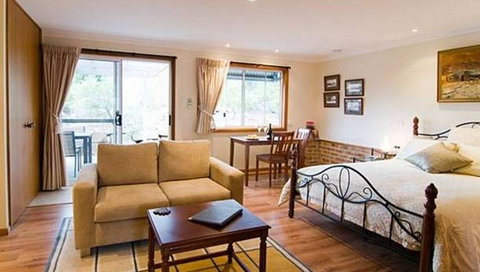 Bushview Cottage - Accommodation QLD 2