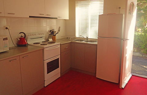 Bayswater Beach House - Accommodation QLD 3