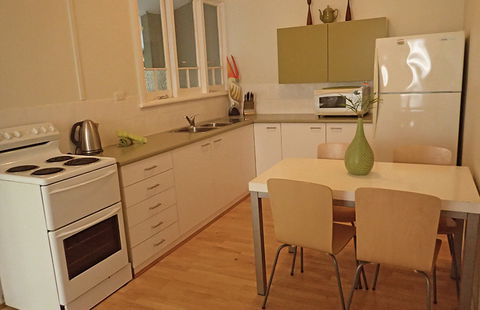 Bayswater Beach House - Accommodation QLD 8