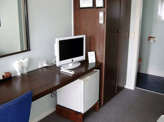 Poinciana Motel - Accommodation QLD 2