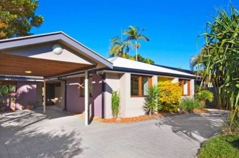 A Surfers Rest - Accommodation QLD 2